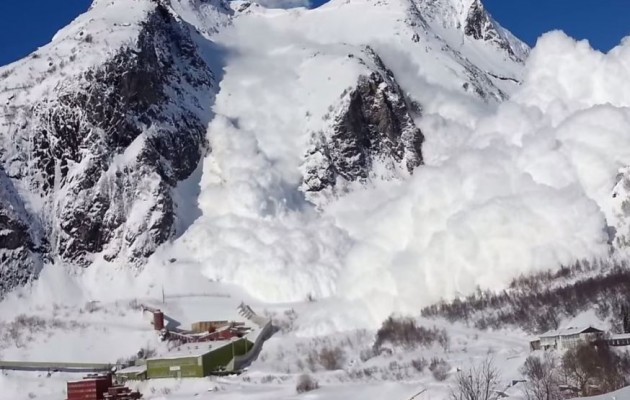 Εντυπωσιακή έκρηξη σε χιονοστιβάδα στη Νορβηγία