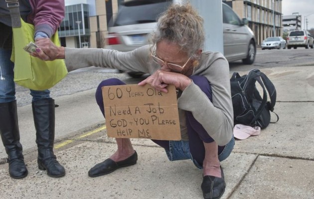 Από κουνελάκι του Playboy άστεγη και ζητιάνα στους δρόμους