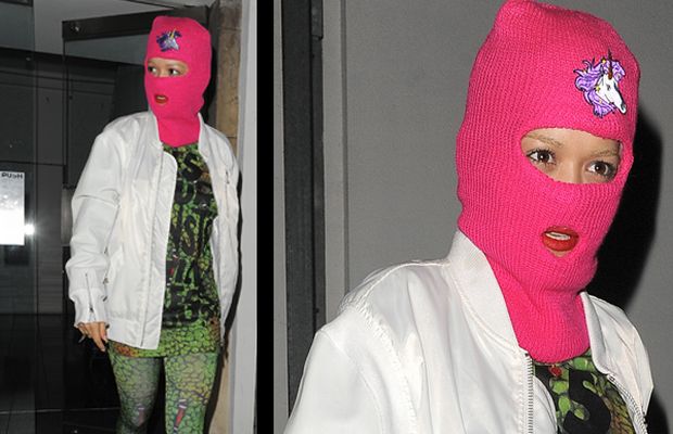 Διάσημη σταρ φόρεσε κουκούλα για να βγει βόλτα