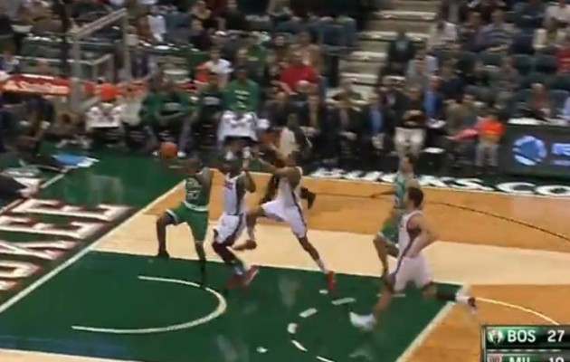 Ο Αντετοκούνμπο γράφει ιστορία στο NBA (βίντεο)