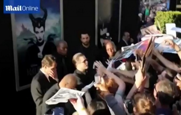 Δείτε βίντεο από την επίθεση που δέχθηκε ο Μπραντ Πιτ στο κόκκινο χαλί