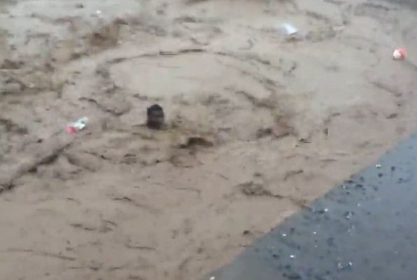 Δραματική διάσωση από πλημμύρες στα Νησιά Σολομώντα (βίντεο)