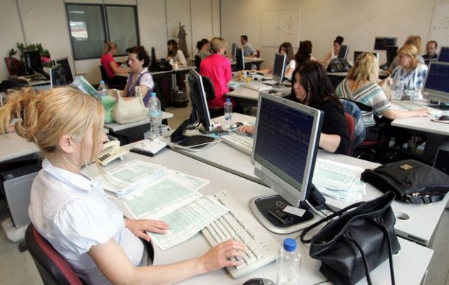 Δείτε πόσοι είναι οι δημόσιοι υπάλληλοι και που δουλεύουν