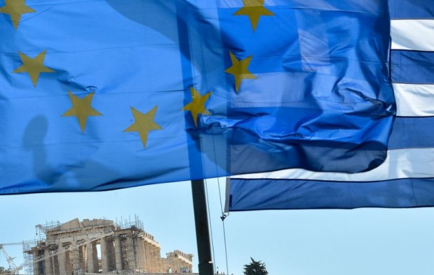 Reuters: Κλίμα εθνικής υπερηφάνιας στην Ελλάδα παρά τις απειλές