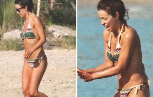 Αναστεναγμοί στην παραλία από το μπικίνι της Φουρέιρα