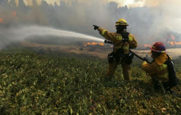 Mάχη με τις φλόγες στην Καλιφόρνια, χιλιάδες εγκατέλειψαν τα σπίτια τους (εικόνες)