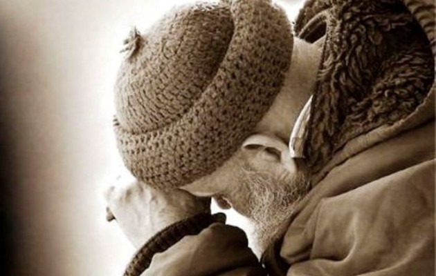 Έσπασε στο ξύλο τον γέροντα πατέρα του