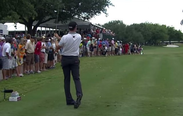 Γκολφ: Χτύπησε πουλί στον αέρα (βίντεο)