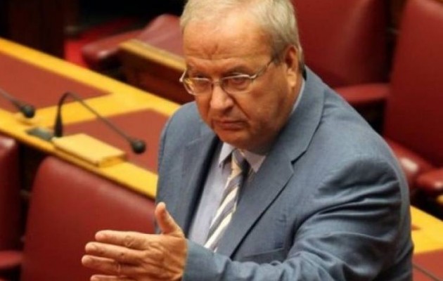 Σκληρή επίθεση Γρηγοράκου στον Παπανδρέου για τις φιέστες