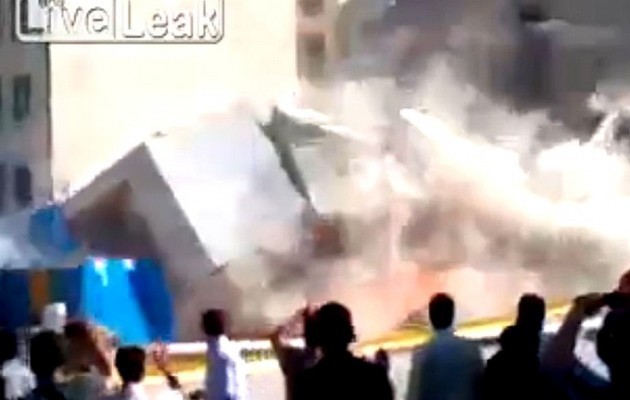 Ιράν: Κατέρρευσε το σπίτι τους μπροστά στα μάτια τους (βίντεο)