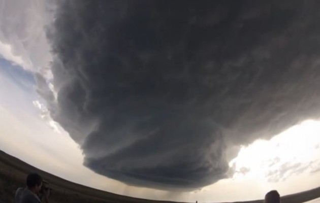 Κυνηγώντας την καταιγίδα – Εκπληκτικό βίντεο