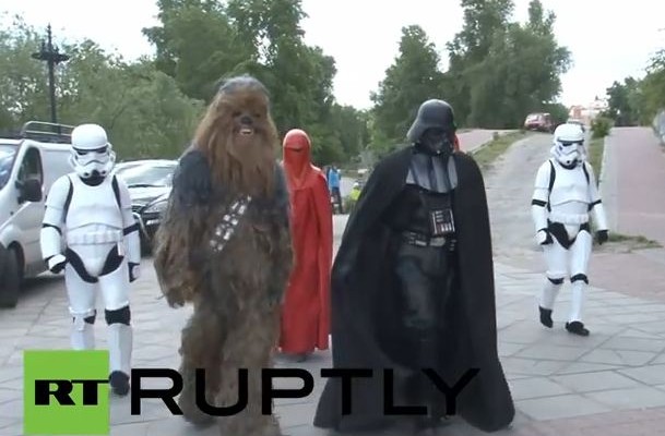 Ο “Πόλεμος των άστρων” διεκδικεί τον δήμο του Κιέβου (βίντεο)