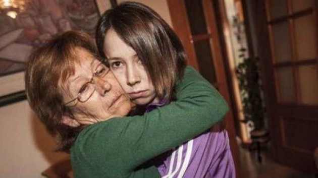 Έκαψε ζωντανό τον βιαστή της κόρης της