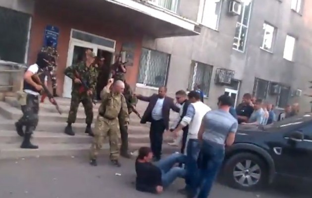 Έγκλημα στο Κρασνοαρμέισκ: Οι Ουκρανοί πυροβολούν εξ επαφής (βίντεο)