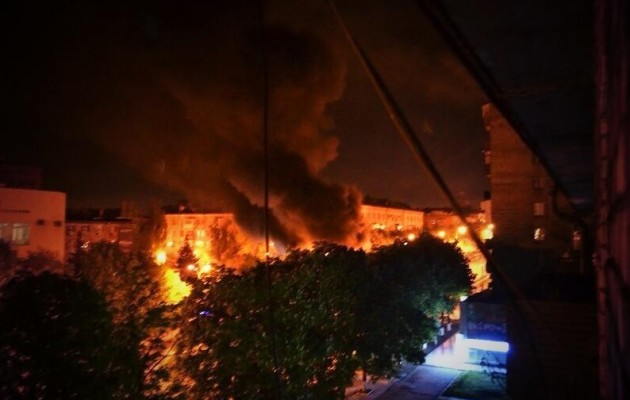 Οχυρωμένοι στο Δημαρχείο της Μαριούπολης τραγουδάνε τον σοβιετικό ύμνο