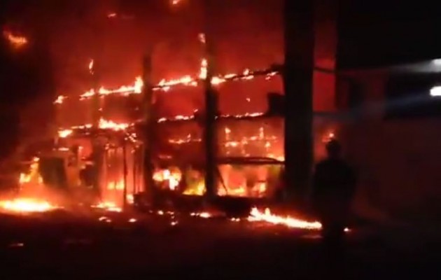 Βίντεο από την τράπεζα που πυρπόλησαν οι Ρώσοι για αντίποινα στην Μαριούπολη