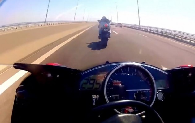 Ίλιγγος: Τρέχει με 295 χιλιόμετρα σε γέφυρα της Πορτογαλίας (βίντεο)