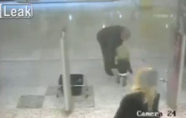 Προσπάθησε να απαγάγει μωρό σε πολυσύχναστο εμπορικό κέντρο (βίντεο)