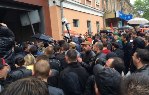 Εκατοντάδες Ρώσοι εισέβαλαν και ελέγχουν το κτίριο της αστυνομίας στην Οδησσό