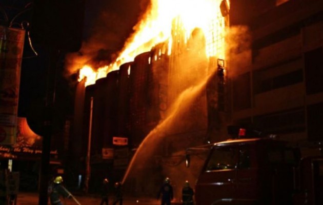 Εργάτριες κάηκαν ζωντανές κλειδωμένες σε αποθήκη