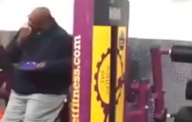 Η νέα τάση στη γυμναστική: Κοιλιακοί… πίτσας (βίντεο)