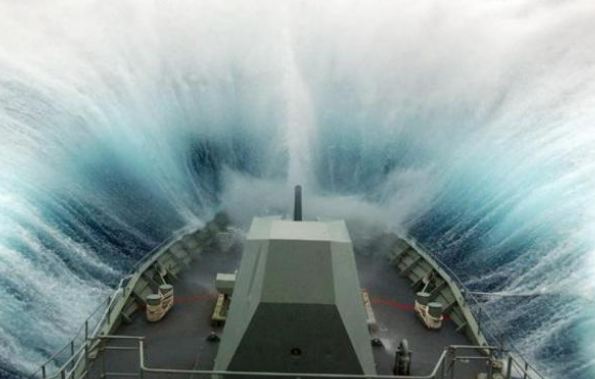 Εύβοια: Ακυβέρνητο πλέει πλοίο με τρεις επιβάτες