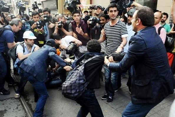 Επεισόδια στην Τουρκία: Δακρυγόνα, φωτιές και συλλήψεις (βίντεο)