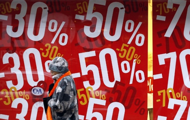 Σήμερα ξεκινά η ενδιάμεση εκπτωτική περίοδος, εν μέσω απεργιών