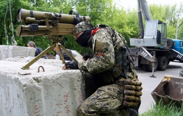 Νυχτερινή μάχη στο Σλοβιάντσκ της ανατολικής Ουκρανίας