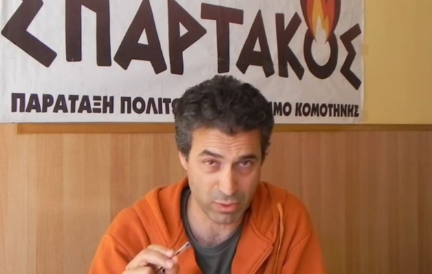 Απίστευτο βίντεο: Δημοτικός σύμβουλος εξηγεί στην μάνα του γιατί κατεβαίνει στις εκλογές