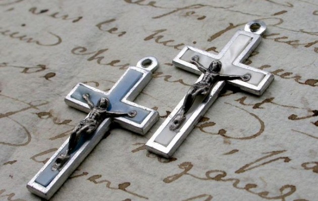 Εξορκισμός για… κλάματα – Ένα κινητό χάλασε την… παράσταση (βίντεο)