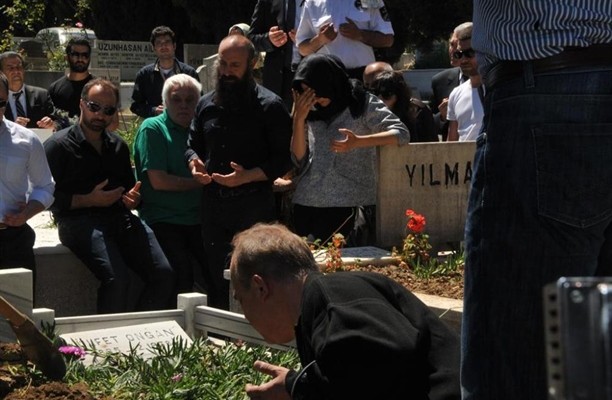 Ξέσπασε σε κλάματα ο “Σουλεϊμάν” για τον χαμό της μητέρας του (φωτογραφίες)