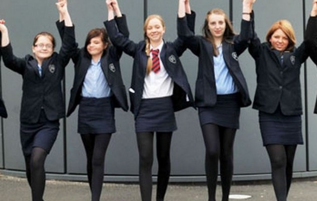 Γαλλία: Δήμαρχος του Εθνικού Μετώπου επαναφέρει τις μαθητικές ποδιές