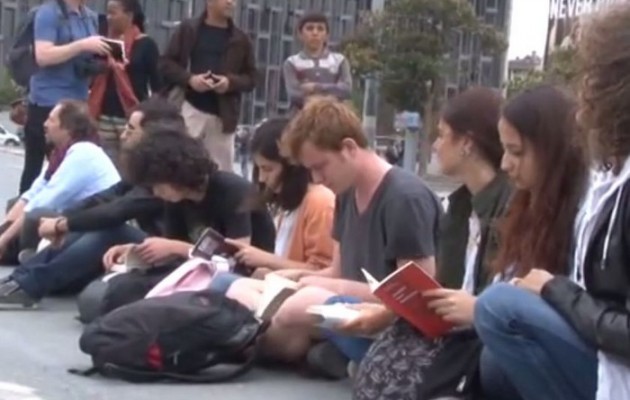 Ταξίμ: Φοιτητές διαμαρτύρονται κατά του Ερντογάν και διαβάζουν… Μακιαβέλι
