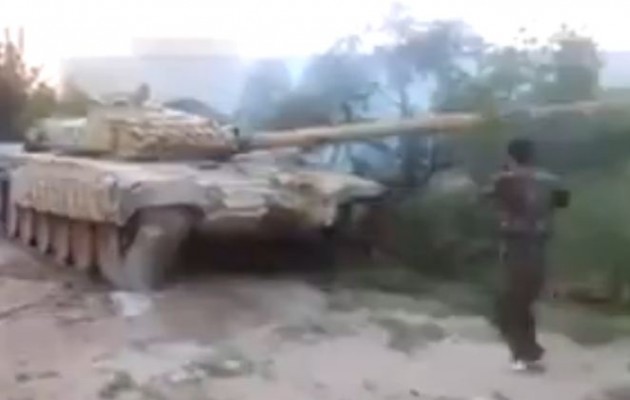 Συρία: Έκλεψαν το τανκ αλλά δεν μπορούσαν να το οδηγήσουν (βίντεο)