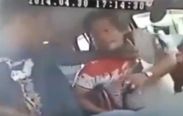 Σοκ: Πελάτης σφάζει τον οδηγό του ταξί χωρίς λόγο (βίντεο)