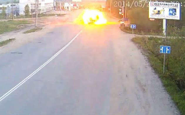 Ρωσία: Κι όμως επέζησαν όλοι σε αυτό το τροχαίο (βίντεο)