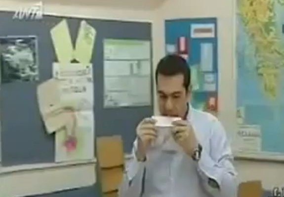 Τσίπρας: “Το σαλιώνουμε;” (βίντεο)