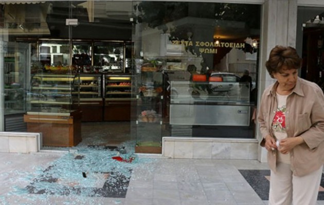Με πέτρα έσπασαν την τζαμαρία και έκλεψαν το ταμείο
