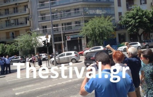 Τζιτζικώστας – Μπουτάρης φιλιούνται με τον αέρα του φαβορί (βίντεο)