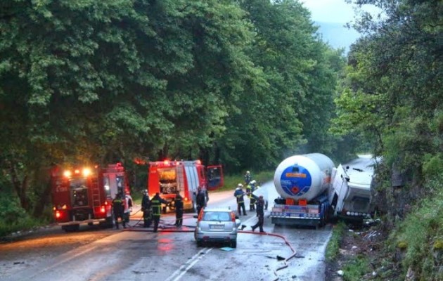 Διαρροή υγραερίου μετά από τροχαίο με βυτιοφόρο (εικόνες)
