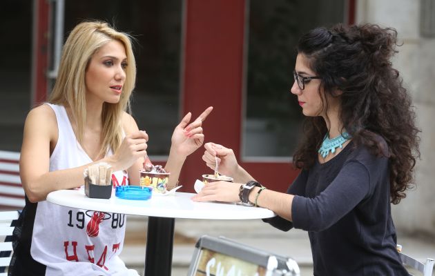 Έλενα Παπαβασιλείου: Δείτε τη χαμηλών τόνων αδελφή της