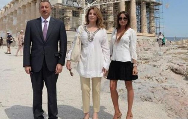 Εντυπωσίασε το μίνι της Πρώτης Κυρίας του Αζερμπαϊτζάν στην Ακρόπολη