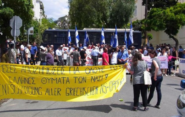 Φωτογραφίες από την περικύκλωση της Γερμανικής Πρεσβείας