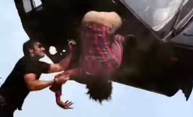 Bollywood: Δείτε την τελειότερη αστυνομική σκηνή (βίντεο)