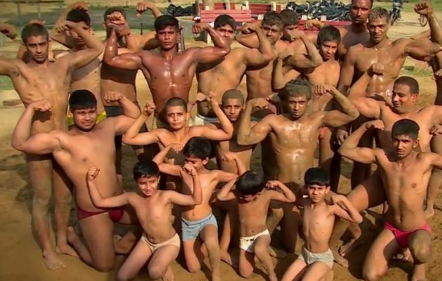 Ινδία: Γνωρίστε το χωριό των μποντιμπίλντερς (βίντεο)