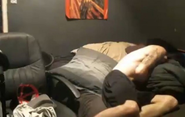 Νεαρός καταγράφει τη στιγμή που παθαίνει καρδιακή προσβολή (βίντεο)