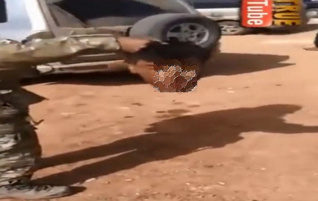 Φρίκη στη Συρία: Τζιχαντιστές της ISIS περιφέρουν το κομμένο κεφάλι (βίντεο)