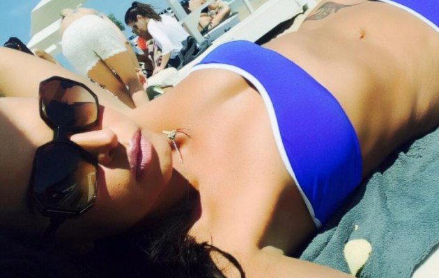 Η Νίνα Λοτσάρη ποζάρει selfie και προκαλεί το like!