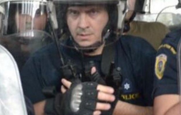 Αστυνομία: Μετά τον σάλο βρήκαν τον ράμπο των ΜΑΤ με τα πολεμικά γάντια